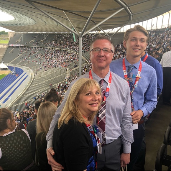 Meet your Posher, Stephanie - Picture 2 of 3